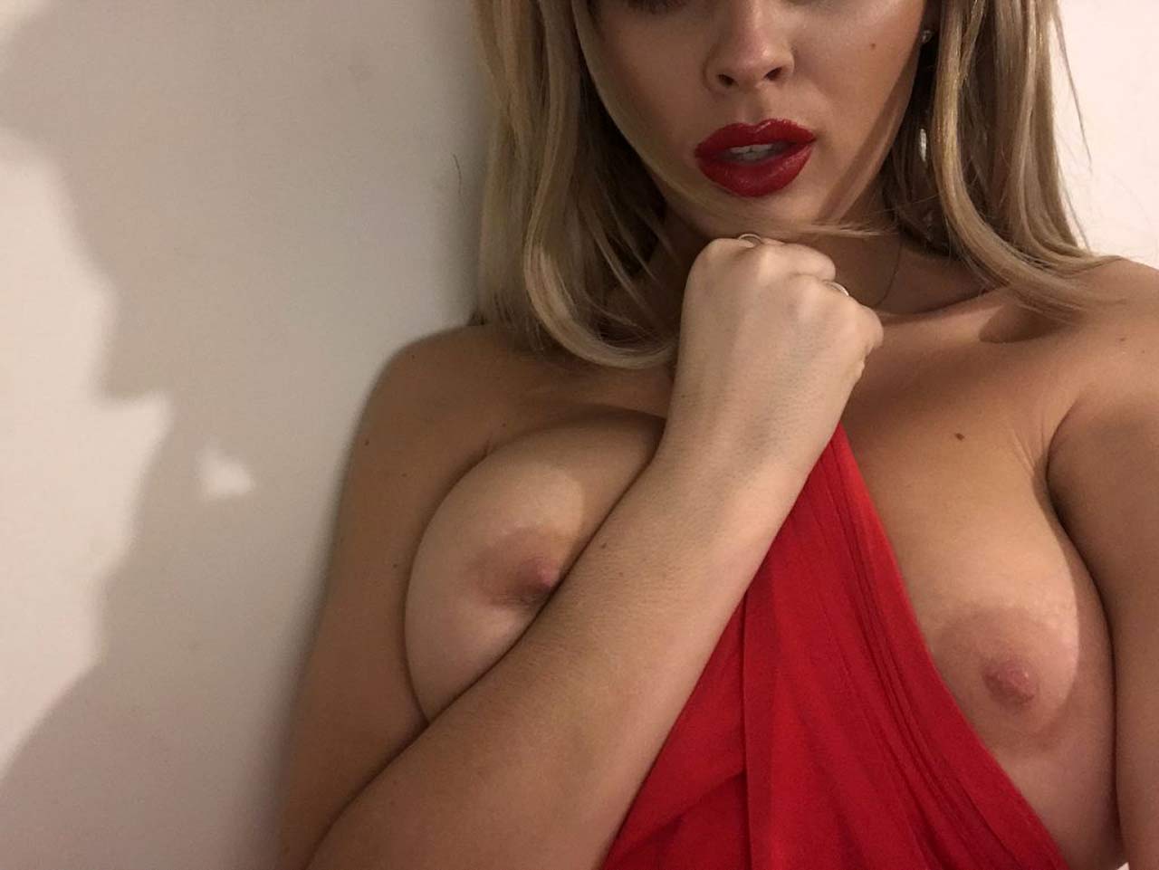 Danielle Sellers nude leaked pics.