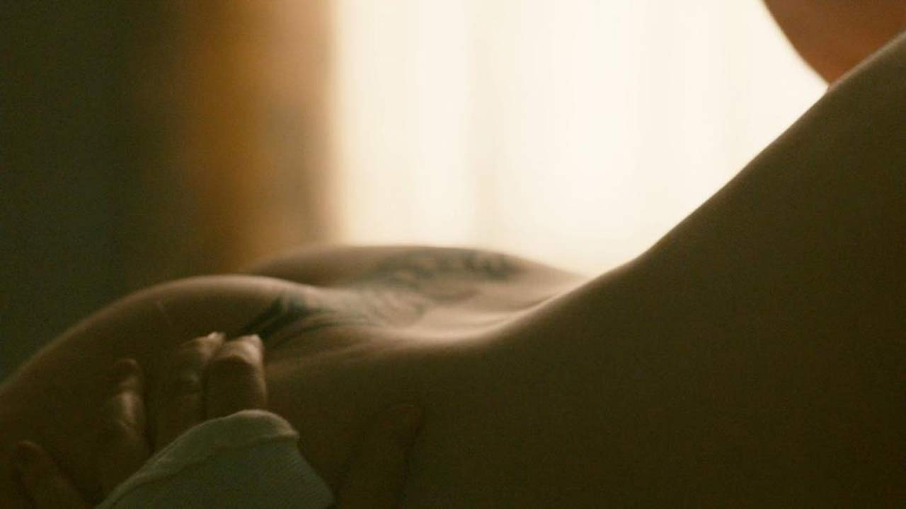 Anna Paquin Porn - Anna Paquin Nude Tits & Tattooed Ass In 'Bellevue' - Scandal ...