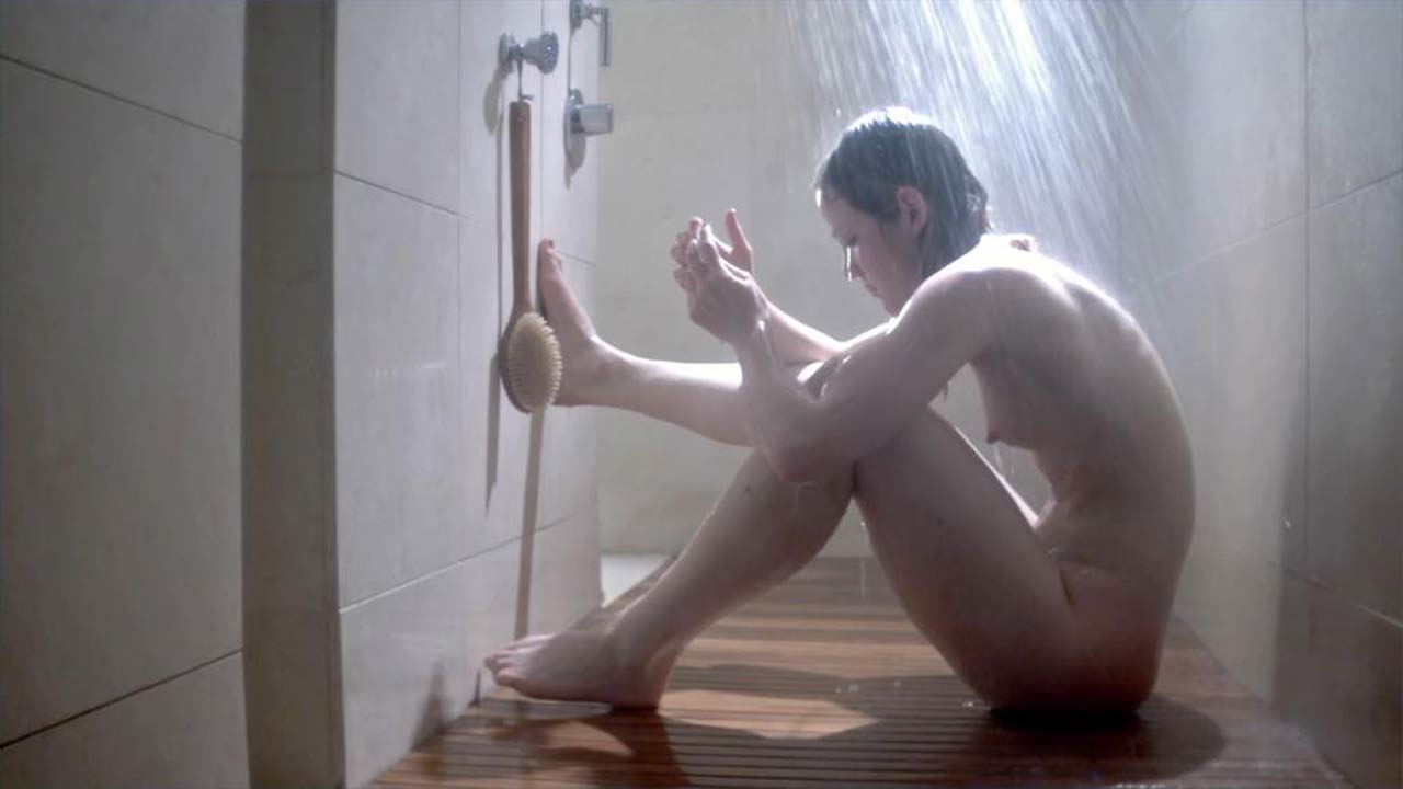 Louisa Krause Nude Showering Scene From Toe To Toe