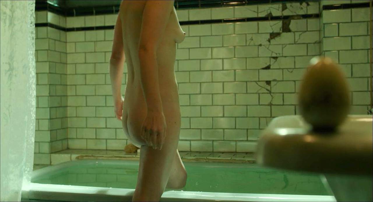 Sally Hawkins Nude Masturbating In The Bathtub Scene From ‘the Shape Of Water Movie 3485