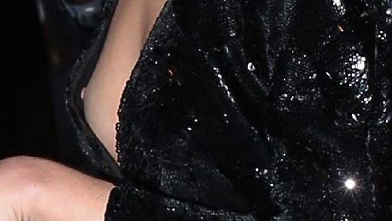 Sarah Hyland Boobs Flashing - Nip Slip At iHeartRadio Awards in Inglewood.