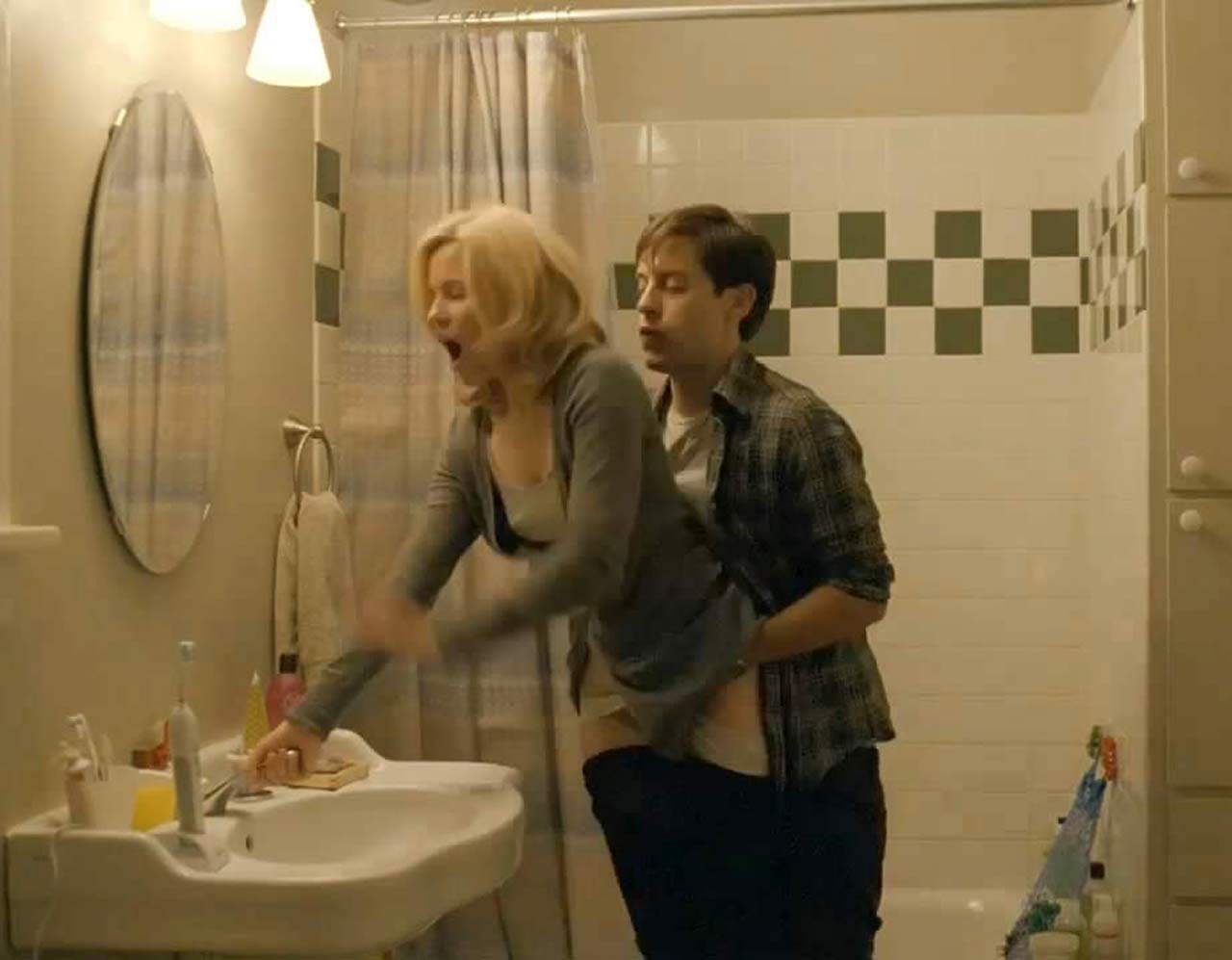 Elizabeth Banks Nude Butt And Sex In The Bathroom From The