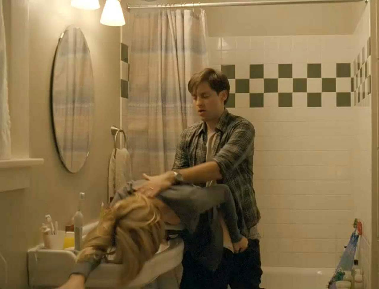 Elizabeth Banks Nude Butt And Sex In The Bathroom From The Details Movie Scandal Planet