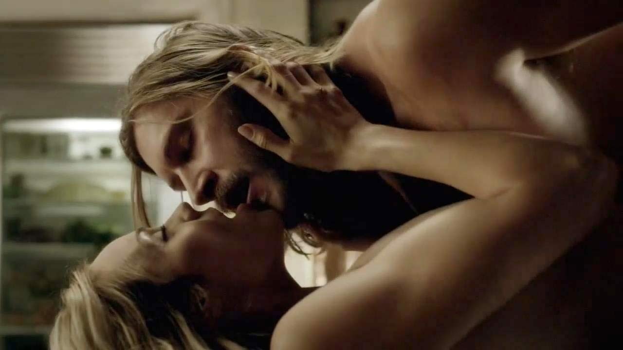 Laura Vandervoort Making Out In Hot Sex Scene From Bitten Series Scandal Planet