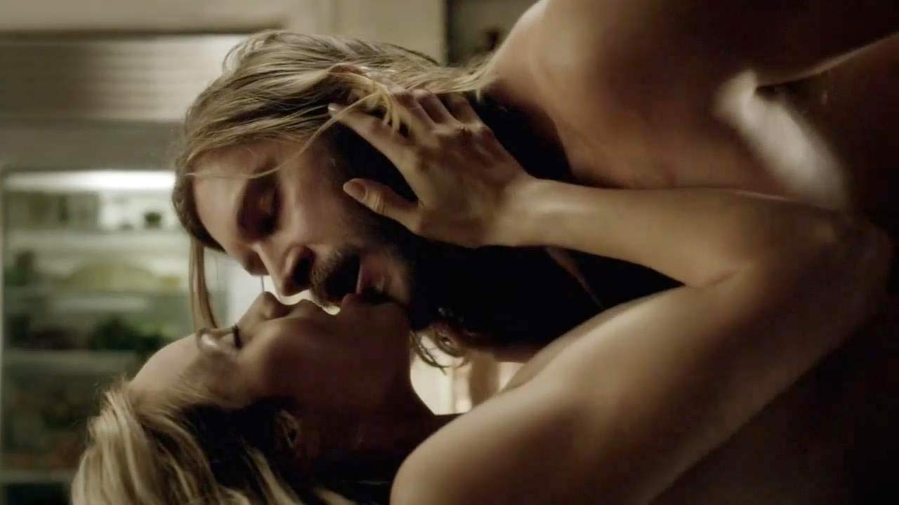 Laura Vandervoort Making Out In Hot Sex Scene From Bitten Series