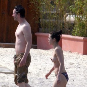 Keanu Reeves Girlfriend China Chow Showed Nude Tits At The Beach