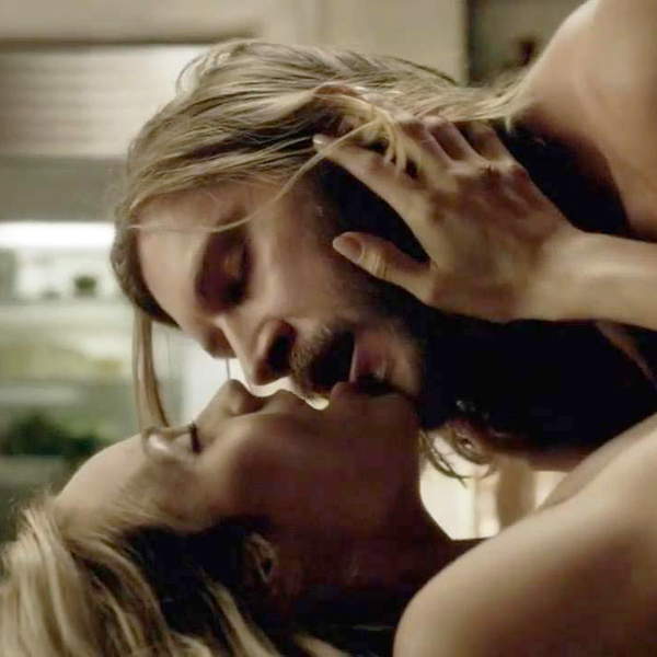 Laura Vandervoort Making Out In Hot Sex Scene From Bitten Series Scandal Planet 5998