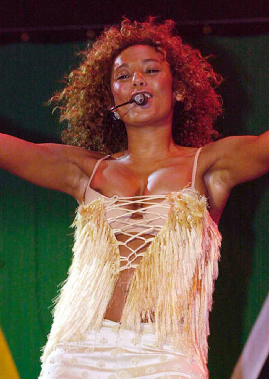 Oops Spice Girl Mel B Nip Slip And Upskirt Photos Scandal Planet