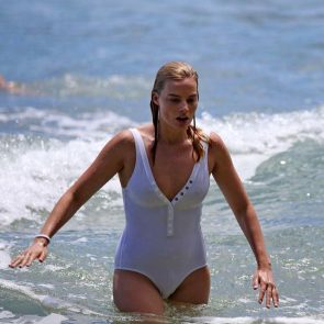 Margot Robbie bikini