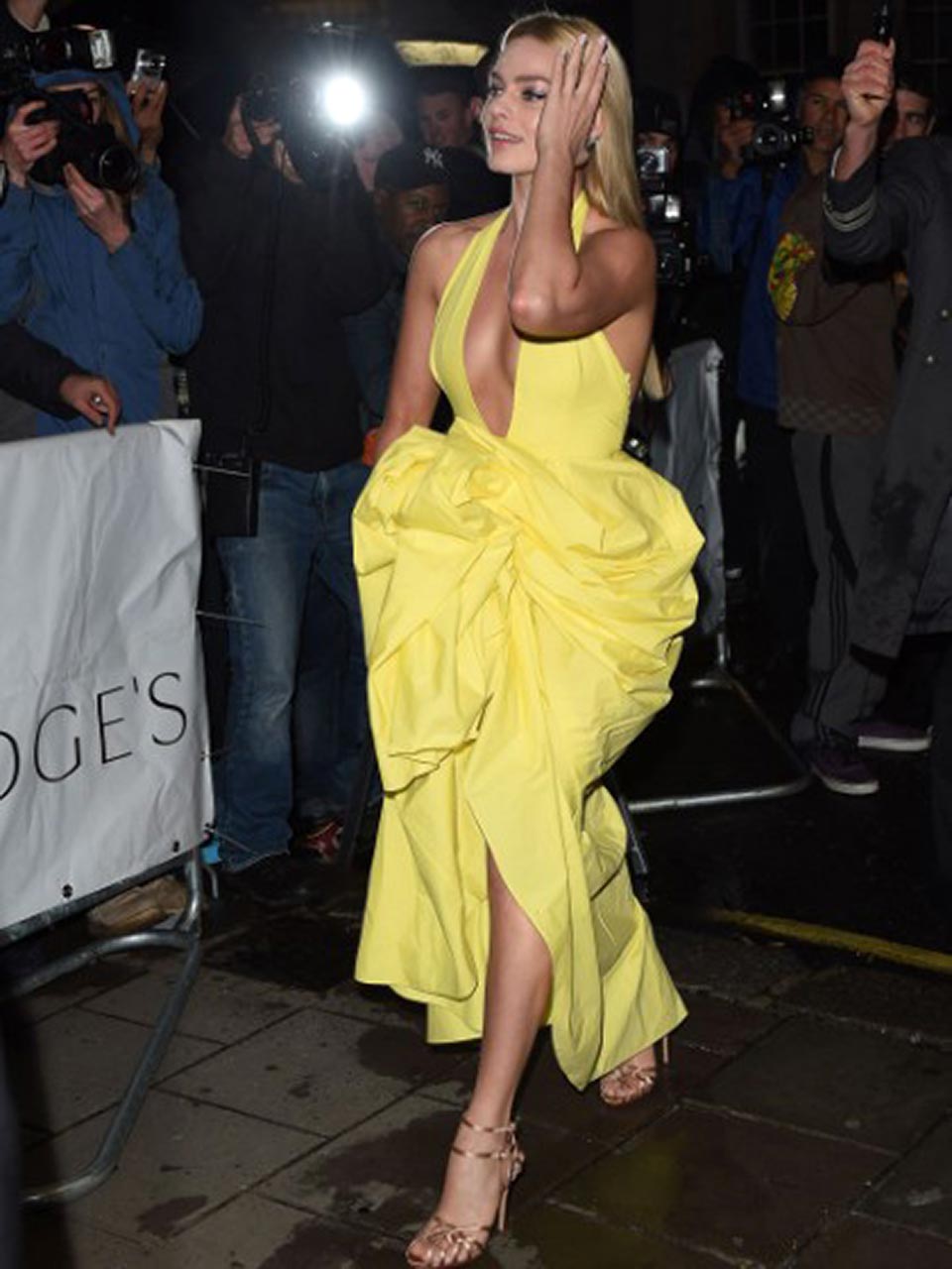 Margot Robbie Tits Slipped Out Of Yellow Dress Scandal Planet
