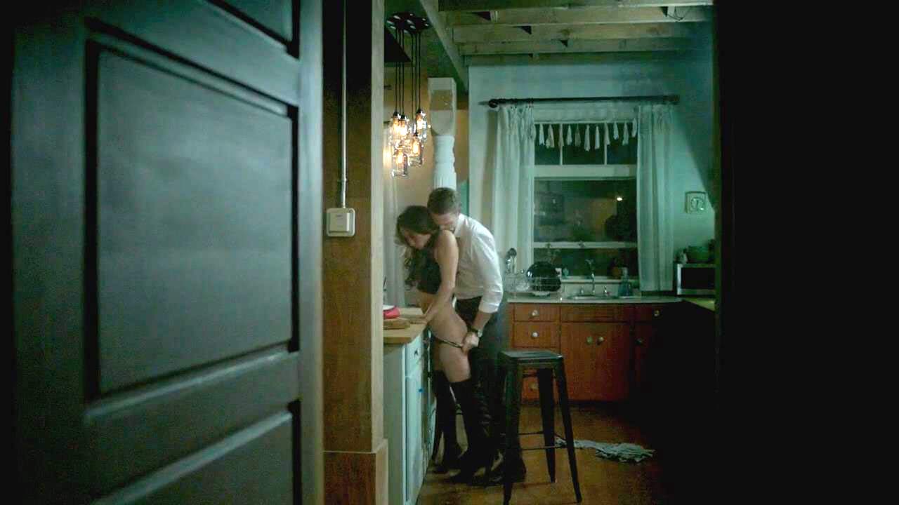 Stella Maeve Nude Butt & Making Out Scene from 'The Magicians&apos...