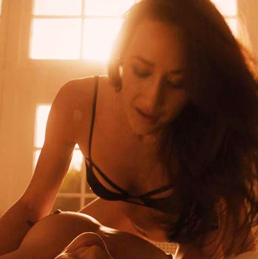 Uma Thurman Nude And Maggie Q In Lingerie Lesbian Scene From The Con Is On Scandal Planet