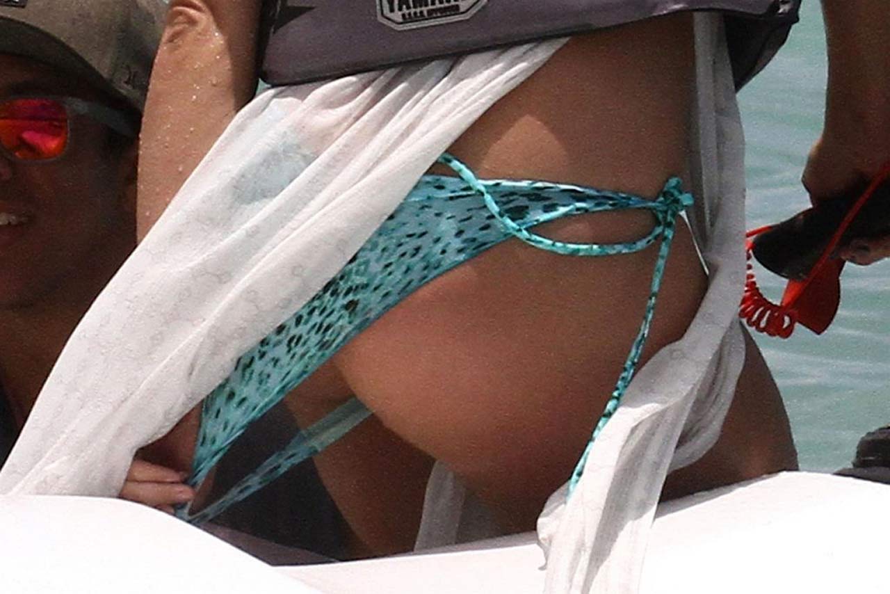 Britney Spears Bikini Photos — Pussy Slip Almost Happened