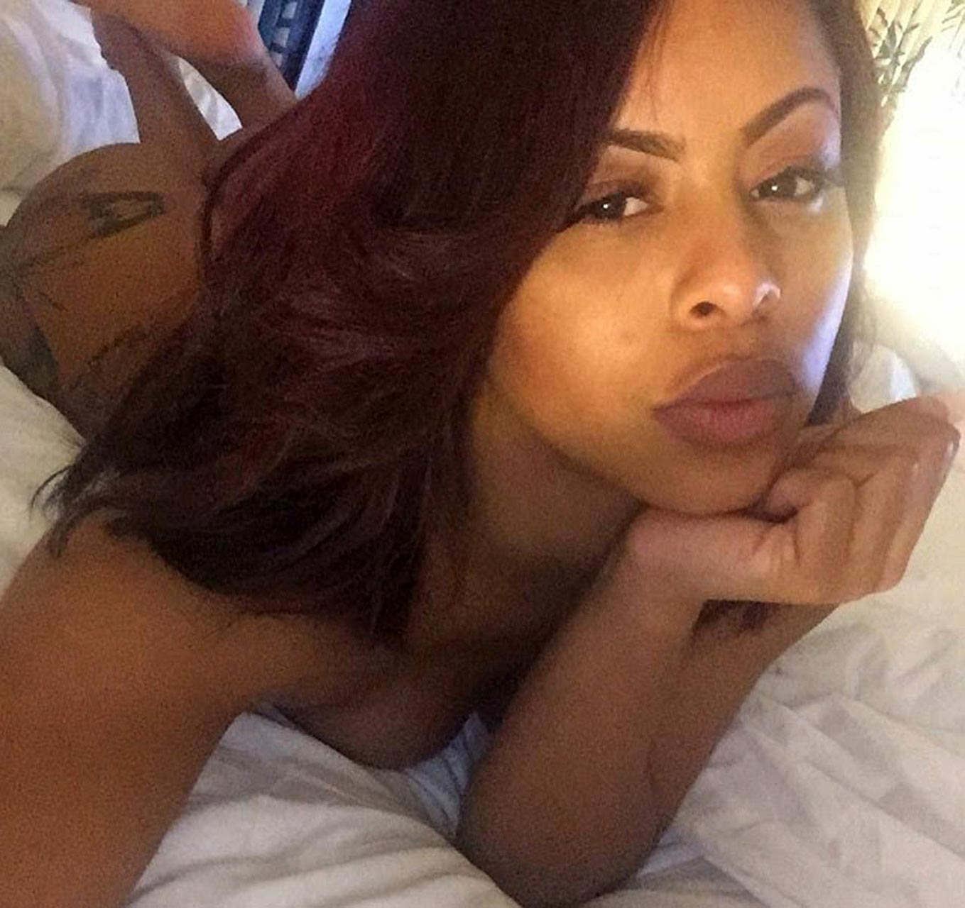 Alexis Skyy nude photos.