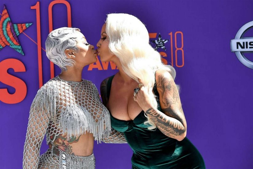 Blac Chyna And Amber Rose Lesbian Kiss At Bet Awards Scandal Planet 