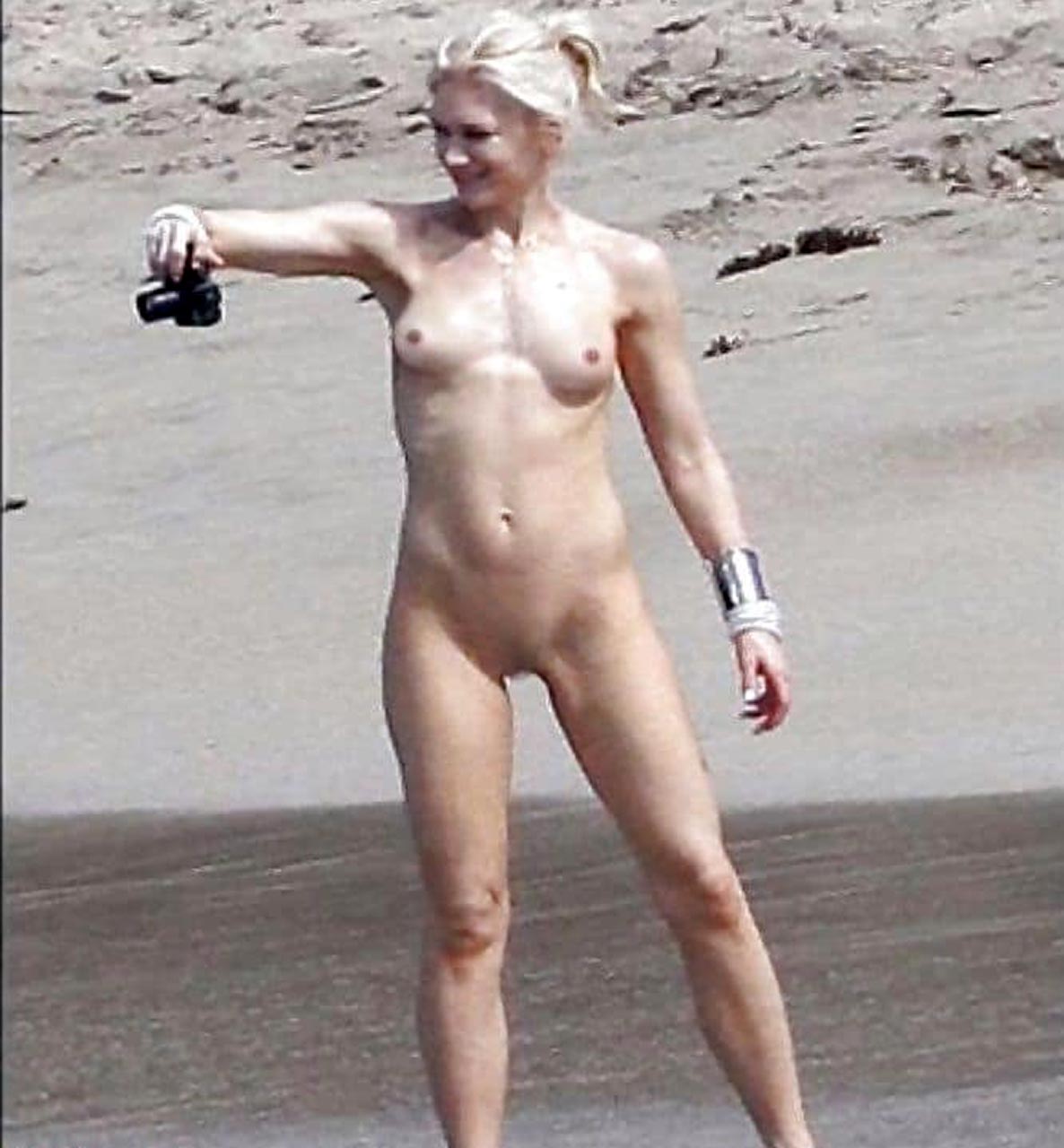 Singer Gwen Stefani Nude Tits Paparazzi Beach Photos 56160 T