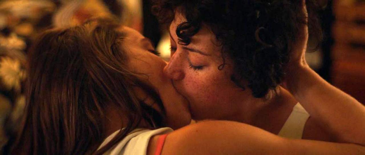 Alia Shawkat & Laia Costa Lesbian Scissoring in 'Duck Butter'...