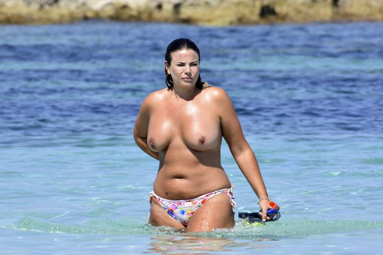 Fiona Falkiner Nude Tits Are Seen In Ibiza ! - Scandal Planet