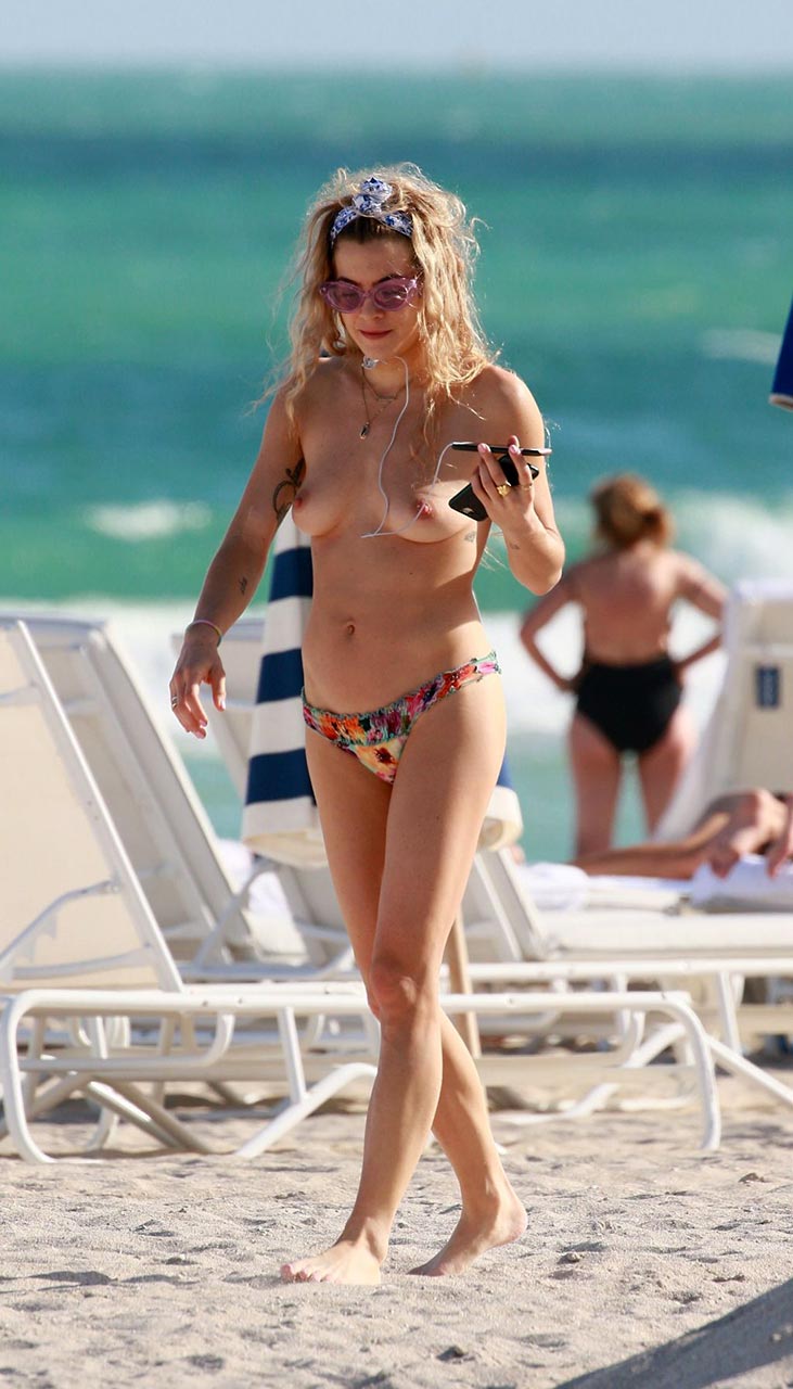 Chelsea Leyland Nude Tits Exposed At Miami Beach Sca