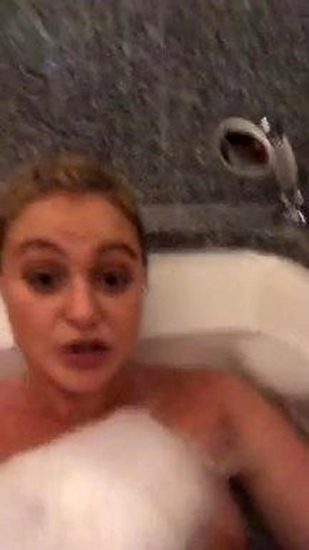Iskra Lawrence Nude & Topless Pics And LEAKED Porn 6