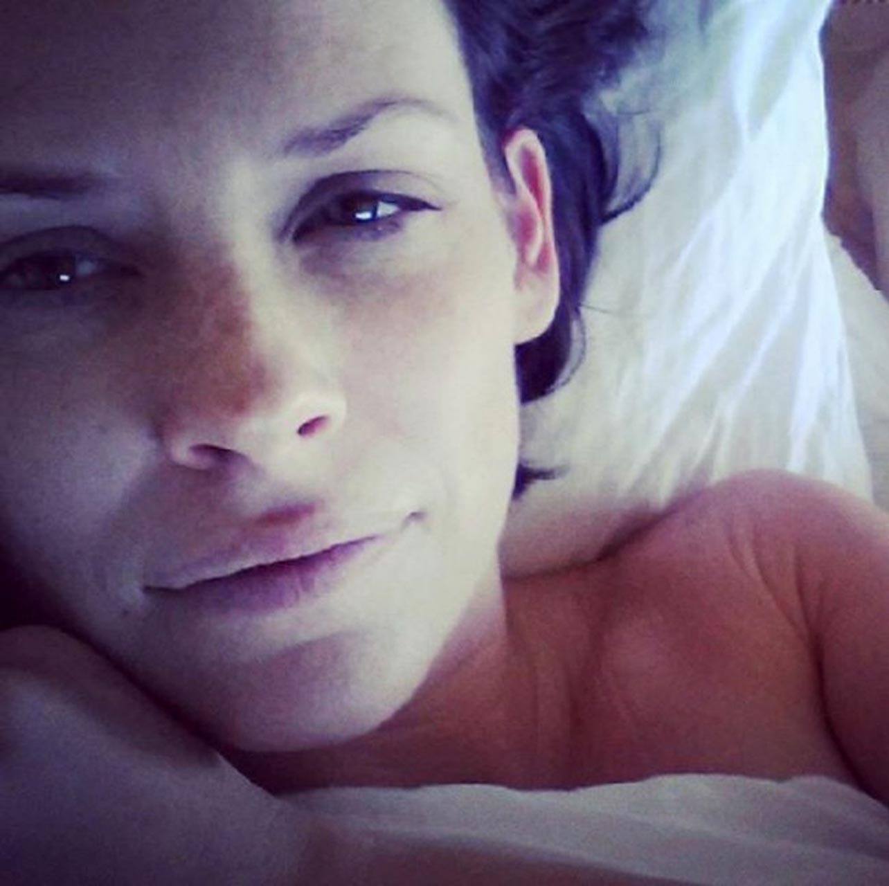 Nude evangeline pictures lilly Evangeline Lilly