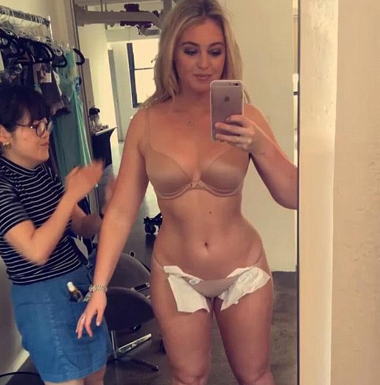 Iskra Lawrence слив