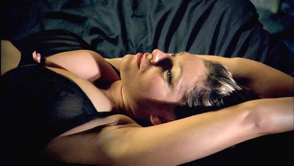 Kelly Brook boobs in sex scene