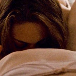 Natalie Portman lesbian sex with Mila Kunis