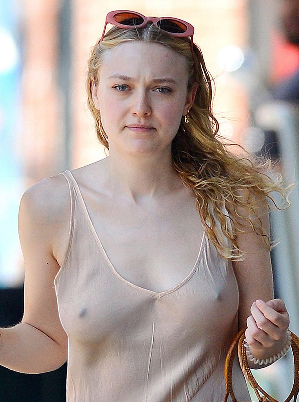 Dakota Fanning Nude Tits and Pussy in Paparazzi Photos.