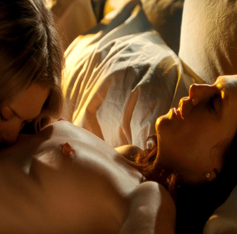 Amanda Seyfried And Julianne Moore Lesbo Scene In Chloe Free Hot Sex Picture