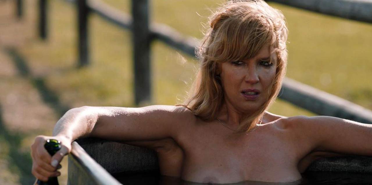 Kelly Reilly naked scene from 'Yellowstone' series.