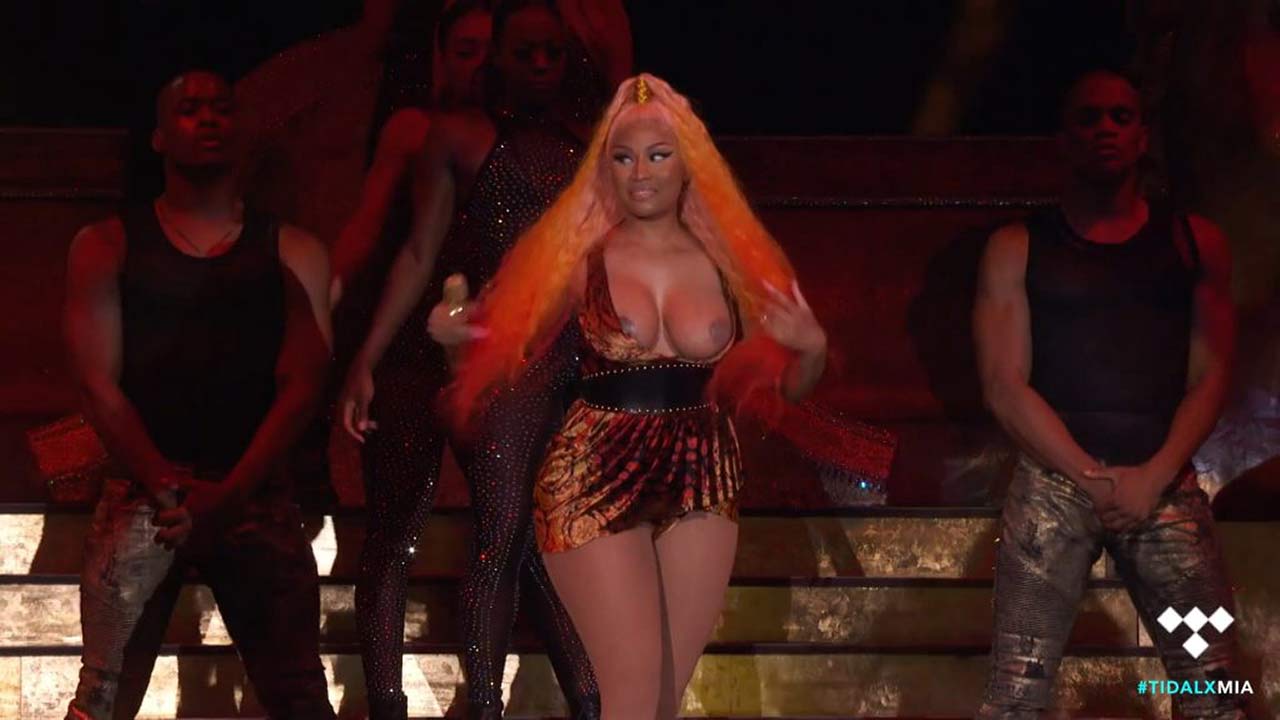 Oops Nicki Minaj Tits Slip On The Stage Scandal Planet