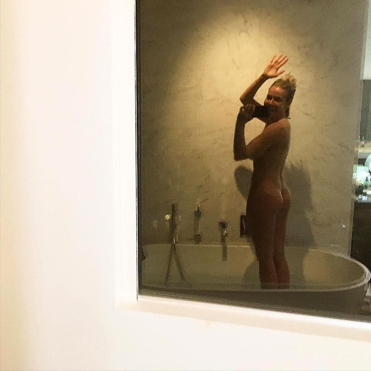 Chelsea Handler Nude LEAKED Photos.