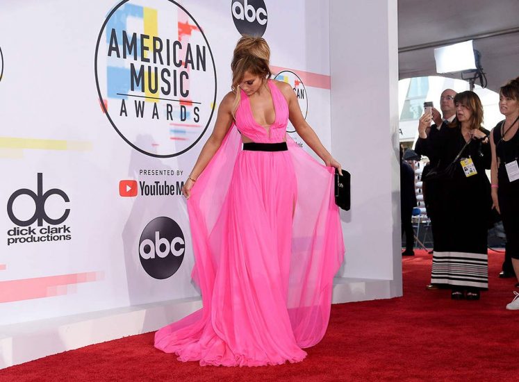 Jennifer Lopez Cleavage At American Music Awards Scandal Planet