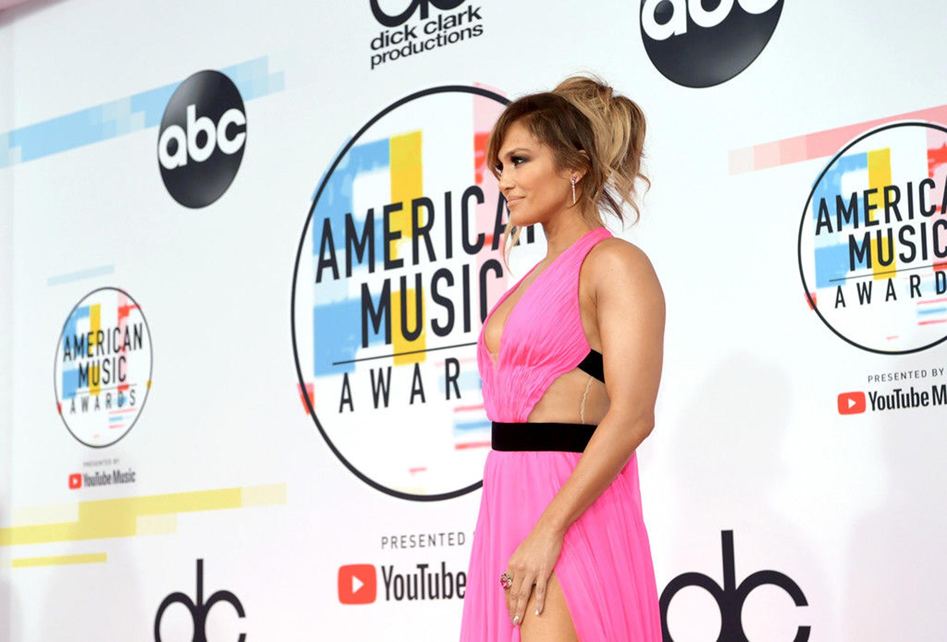 Jennifer Lopez Cleavage At American Music Awards Scandal