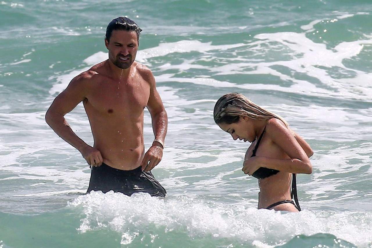 Alexa Dellanos Nip Slip At The Beach Scandal Planet