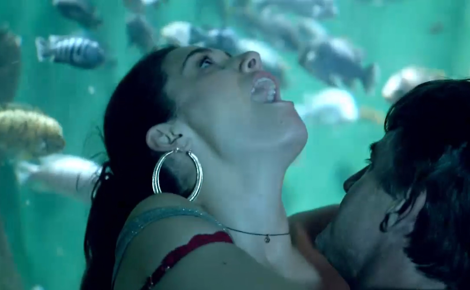 Emmy Rossum Sex Against Large Aquarium In Shameless Free Scandal Planet 6243