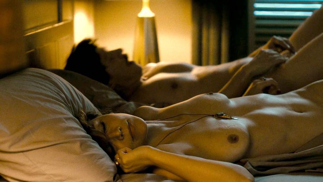 Maggie Gyllenhaal Tits
