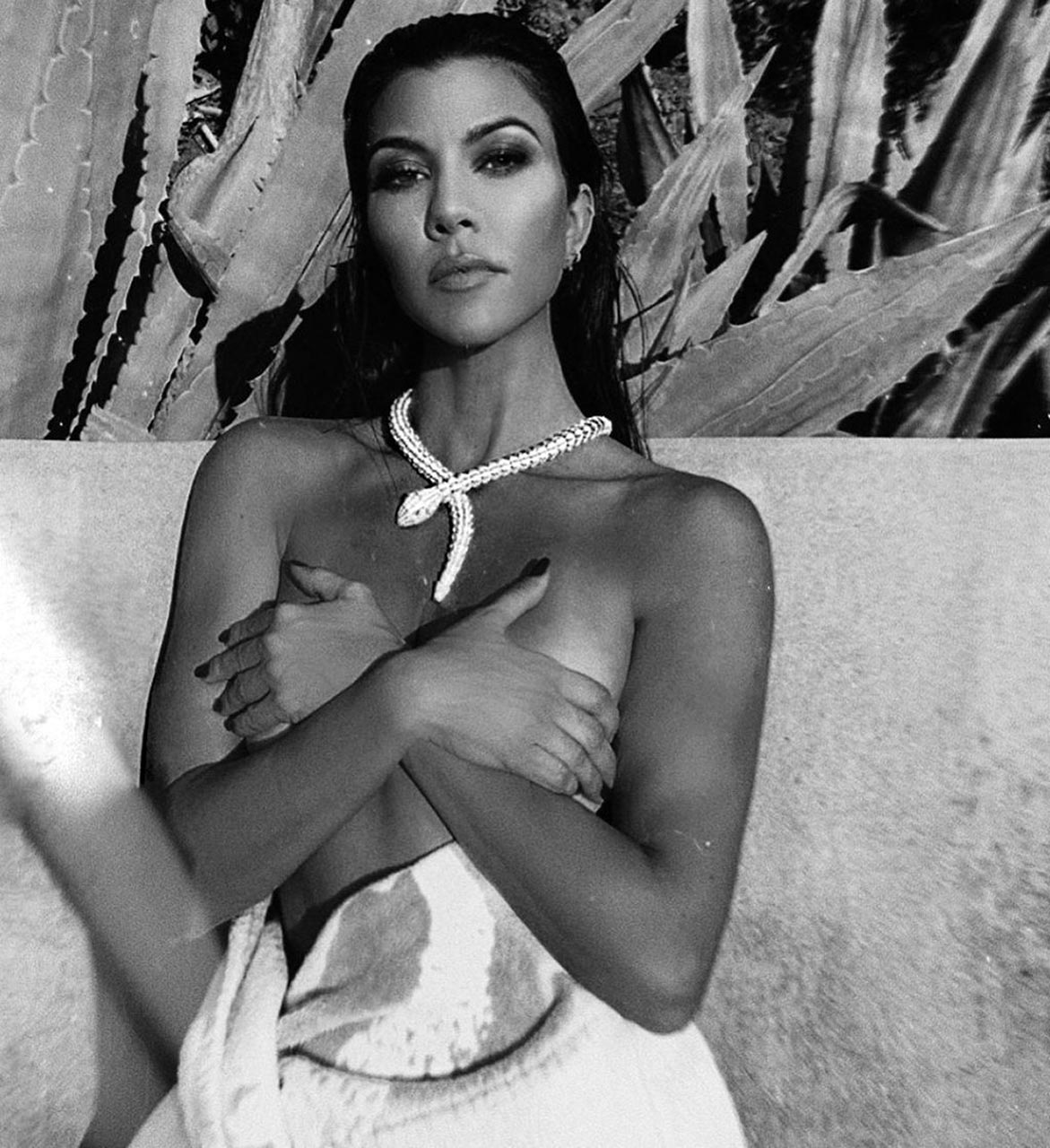 Kourtney Kardashian Naked Photo Shoooting For Gq Scandal