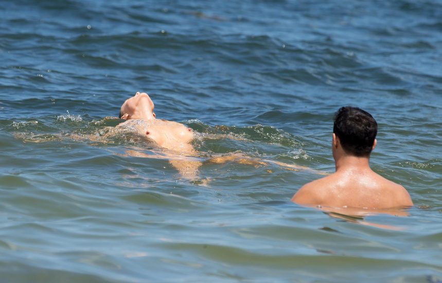 Joanna Krupa Sex In The Sea Paparazzi Pics Scandal Planet