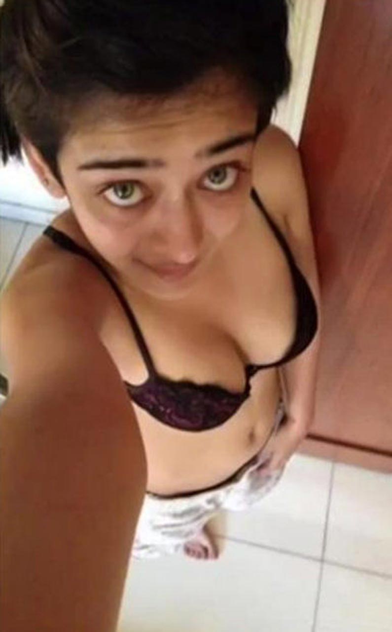 Akshara Haasan leaked photos.