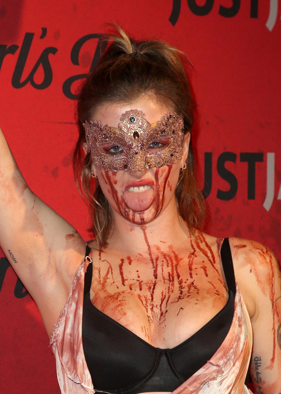 Ireland Baldwin Pussy Slip On The Halloween Scandal Planet