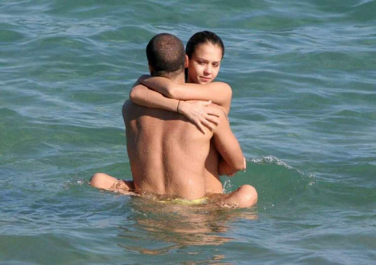 Jessica Alba Naked & Topless Pics Collection! 
