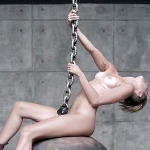 Miley Cyrus naked in video