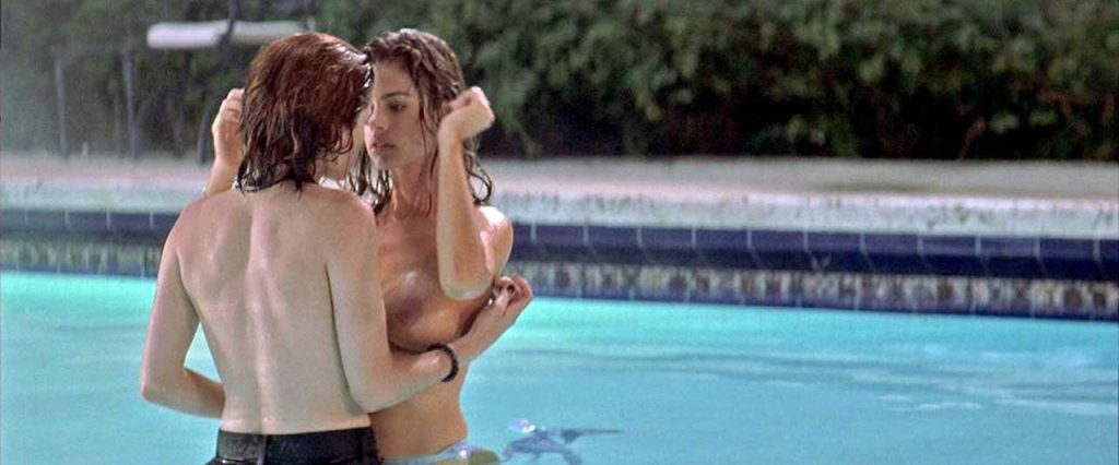Denise Richards topless kiss with neve campbell