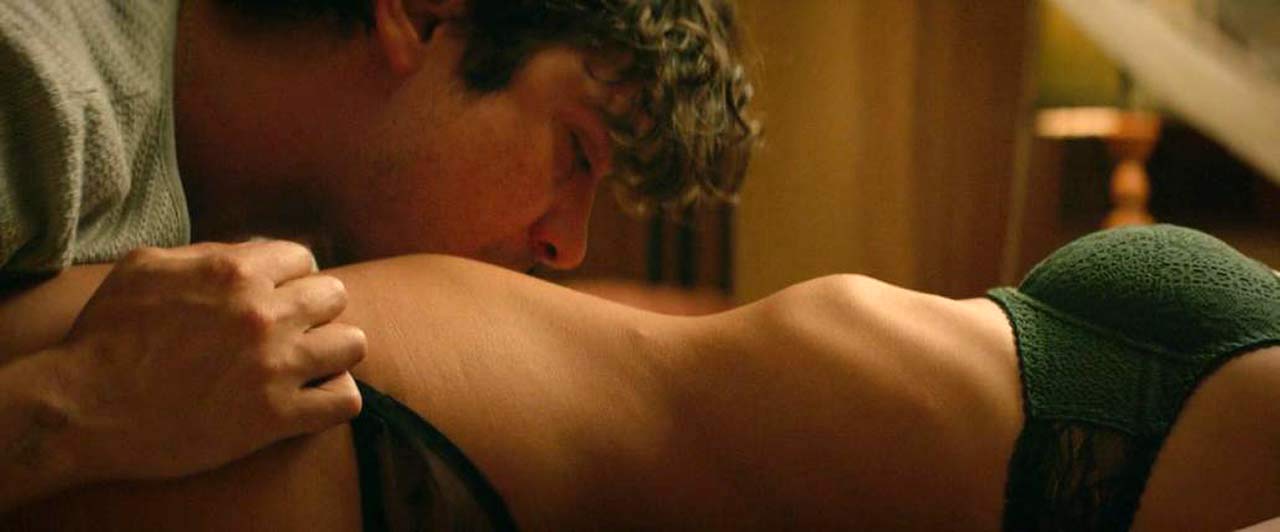 Emily Ratajkowski Getting Fucked - Emily Ratajkowski Sex Scenes from 'Welcome Home' - Scandal ...