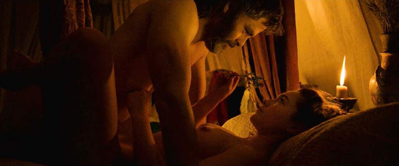 Florence Pugh Nude Sex Scene From Outlaw King Scandal