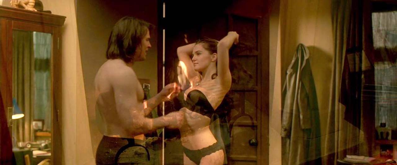 Zoey Deutch Sexy Scenes From Vampire Academy Scandal