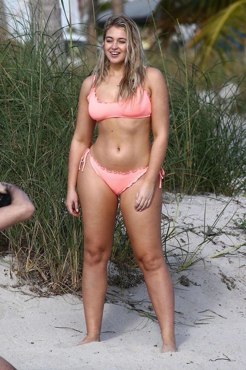 Jennifer Lawrence Bikini Porn - Iskra Lawrence Bikini Pics - Big Ass is Ready For Banging ...