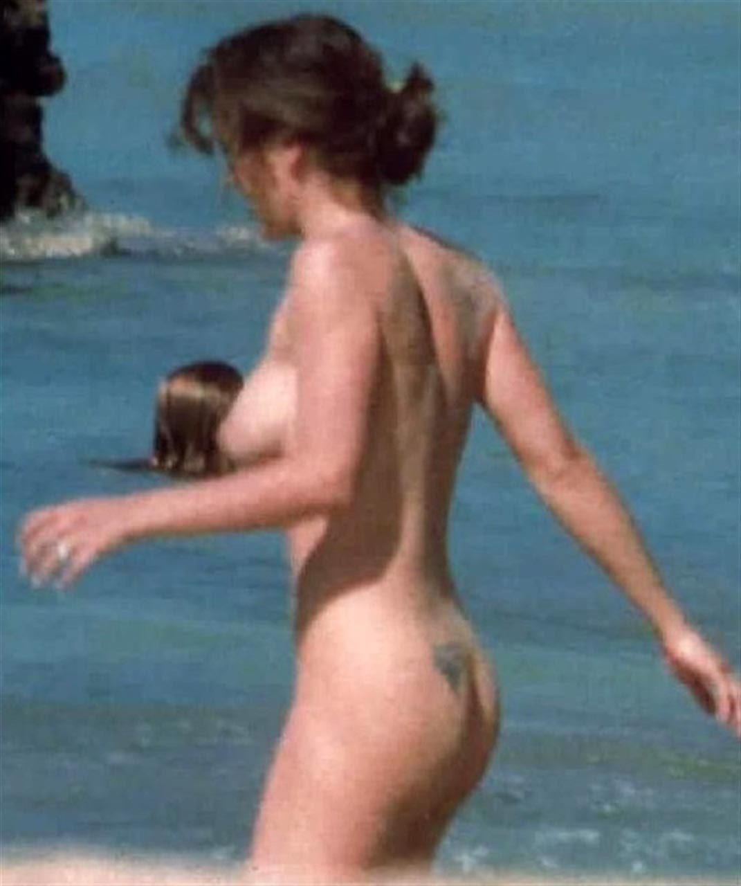 Alyssa Milano Nude Pussy And Tits On The Beach Scandal Planet